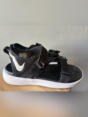 Nike Women's Vista Strappy Casual Sandals ~ Size 10